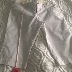 Old Navy khaki cropped capri. Size 10